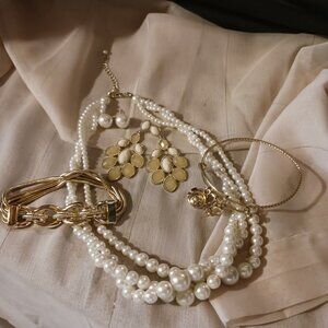 5 Piece Gold Tone Jewelry Set